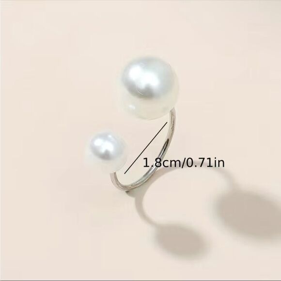 NWT SILVER Faux Pearls RING - Picture 3 of 3